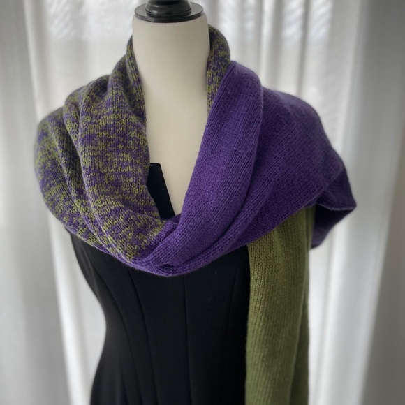 Hand knitted shawl - Picture 6 of 6